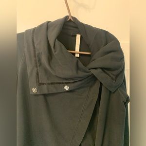 Lululemon Savasana Wrap- Size 6